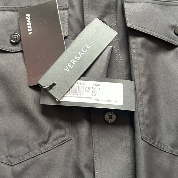 Versace men’s casual button-down shirt in size 44. - Picture 2 of 2